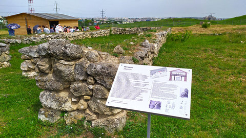 Археологические раскопки в музее-заповеднике «Неаполь Скифский»